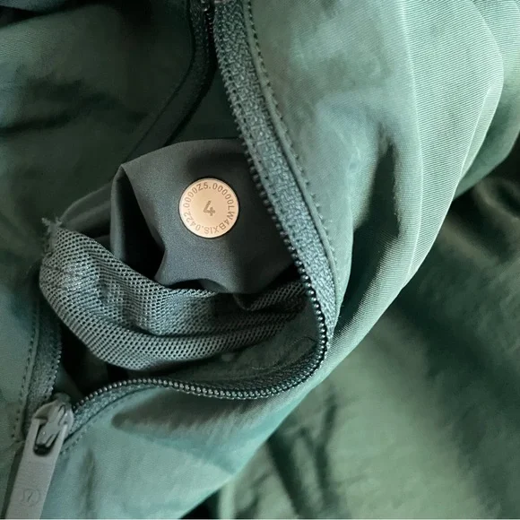 NWT Lululemon Always Effortless Insulated Jacket Green Jasper Size 4 - Picture 5 of 14